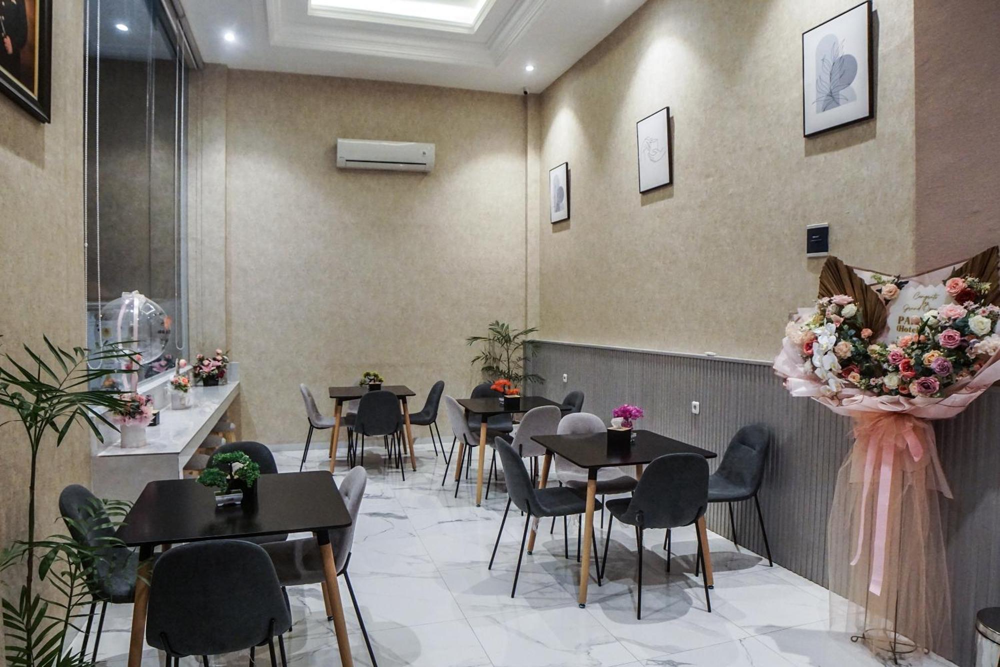 Super Oyo Capital O 92066 Papakoel Hotel & Cafe Medan Eksteriør billede